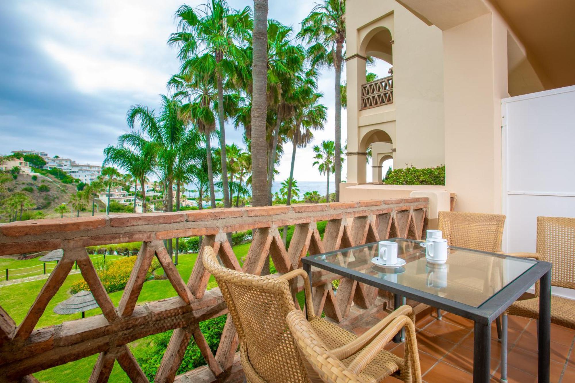 Wyndham Residences Costa Del Sol Фуeнхирола Екстериор снимка